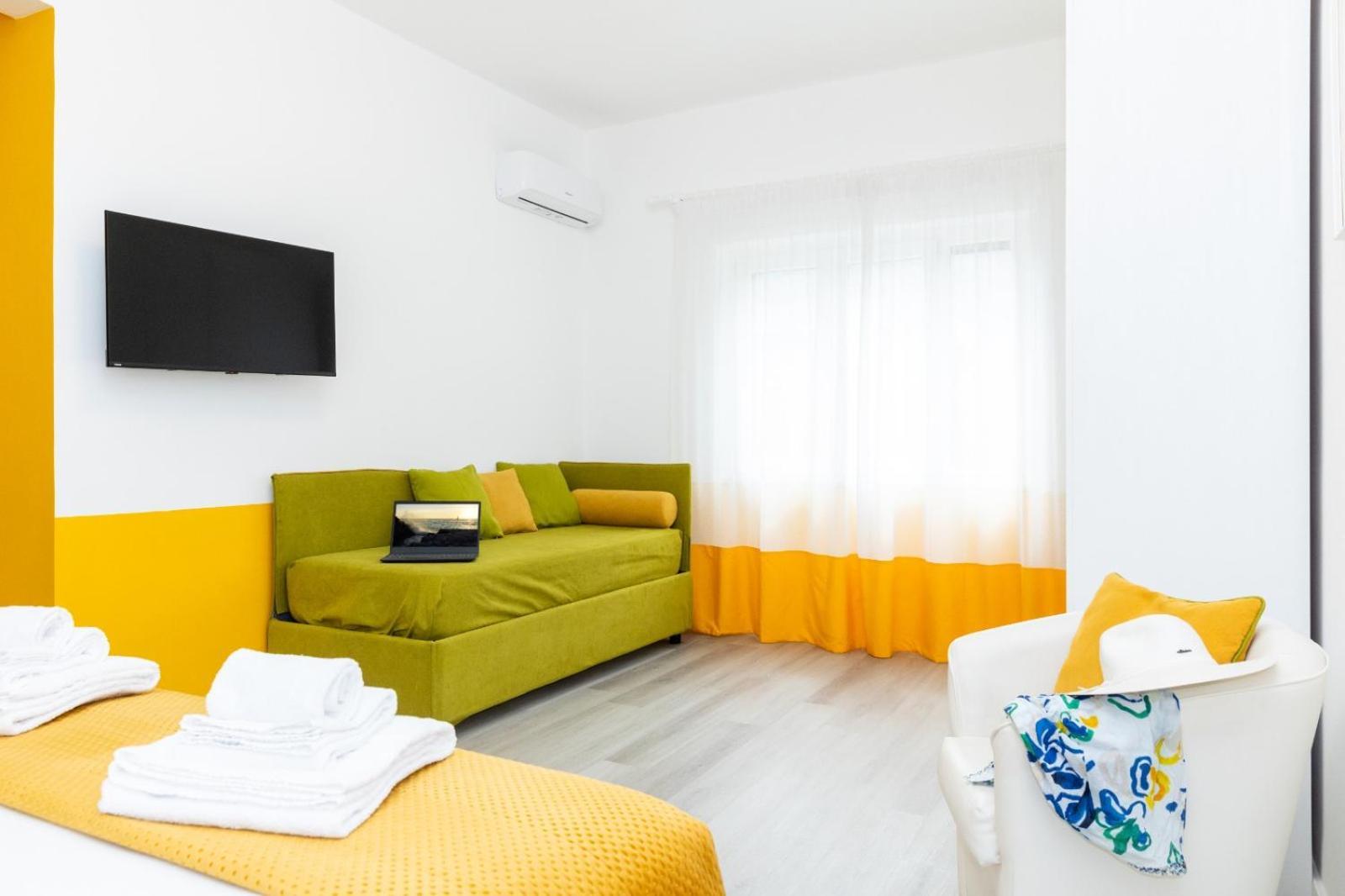Sunny Flat * Sorrent